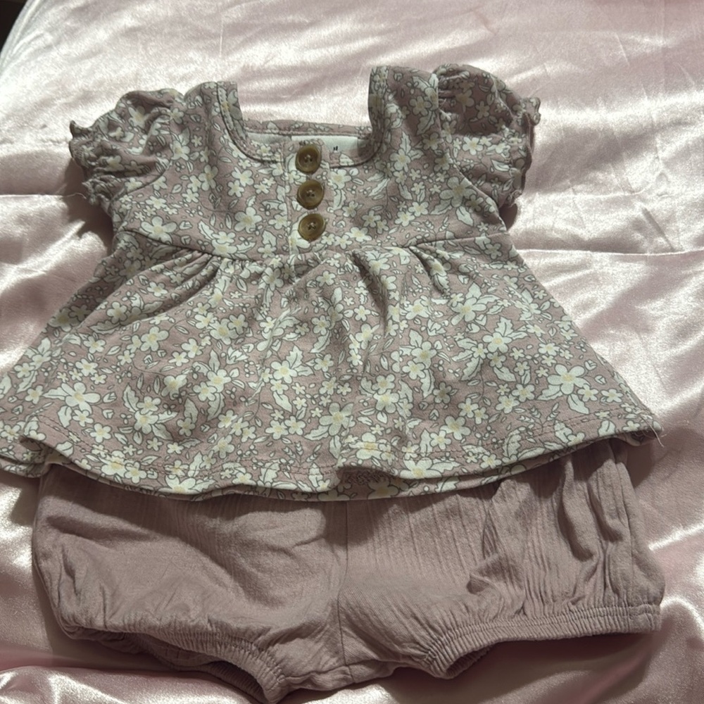 Nicole Miller two piece lavender short set 0-3 months